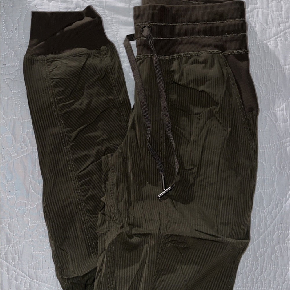 Lululemon Joggers - size 2 (dark green)